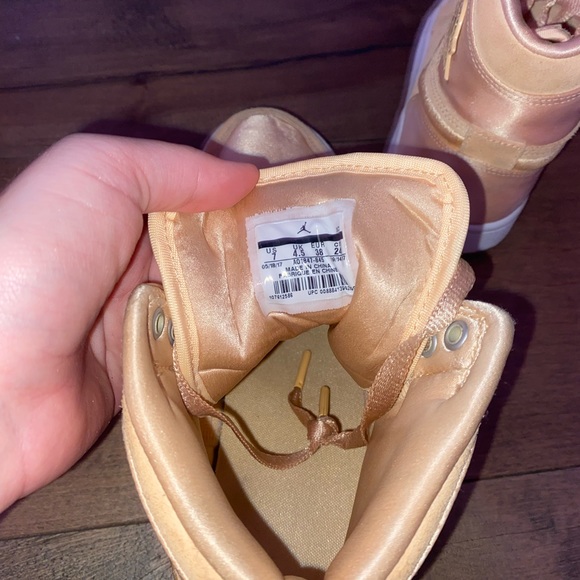 Jordan 1 W/ Box - Picture 3 of 3